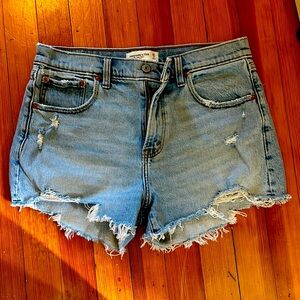 Abercrombie & Fitch The Mom short- mid rise
